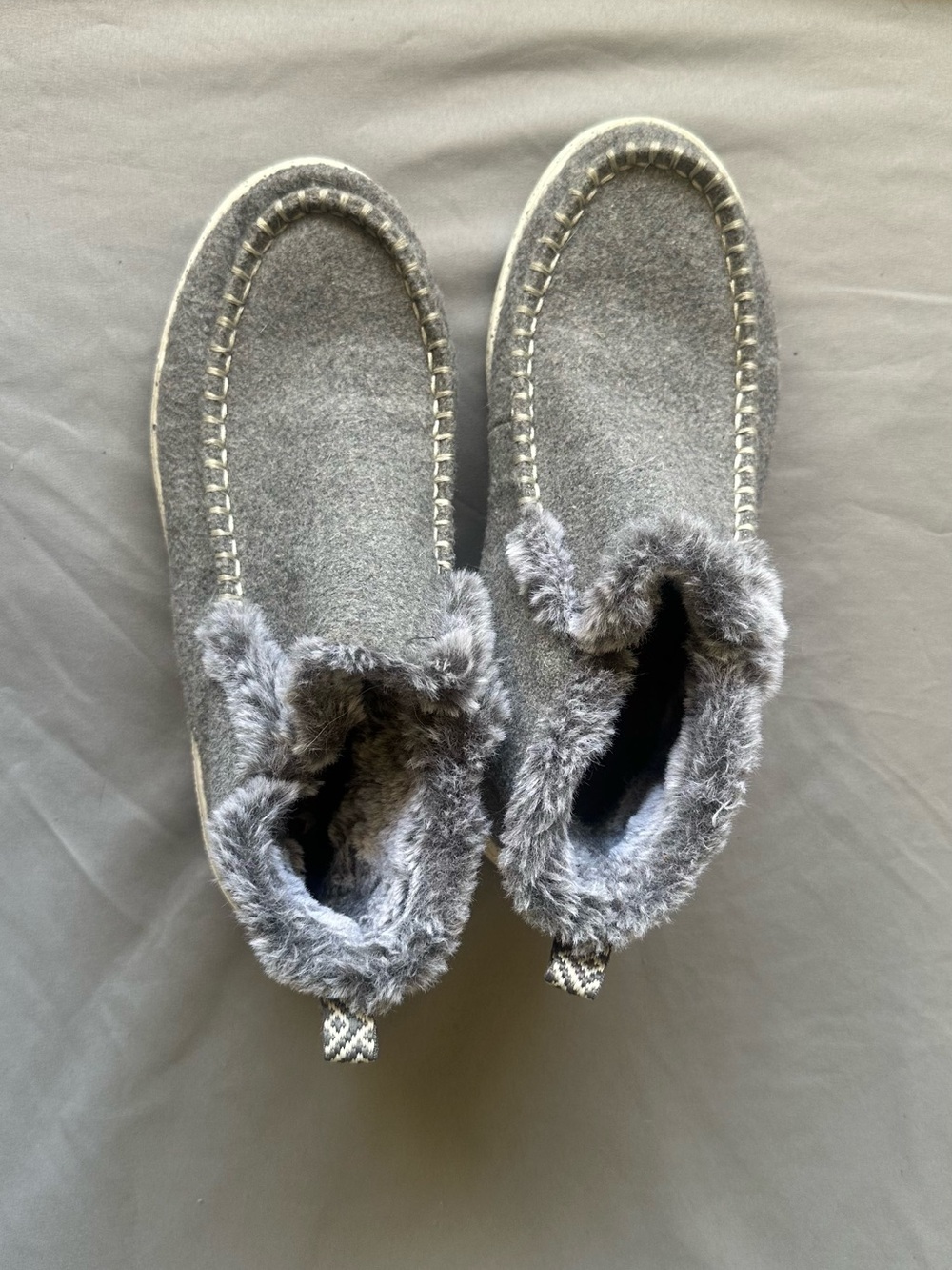 gray Skechers BOBS Skipper Wave Angelic Warmth boots